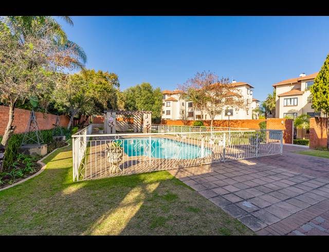 3 BEDROOM APARTMENT FOR SALE IN SUNNINGHILL